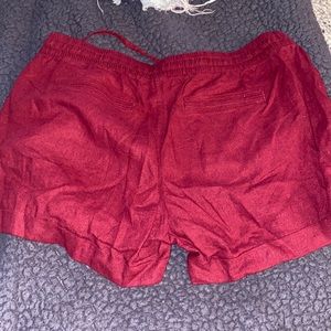 Burgundy short